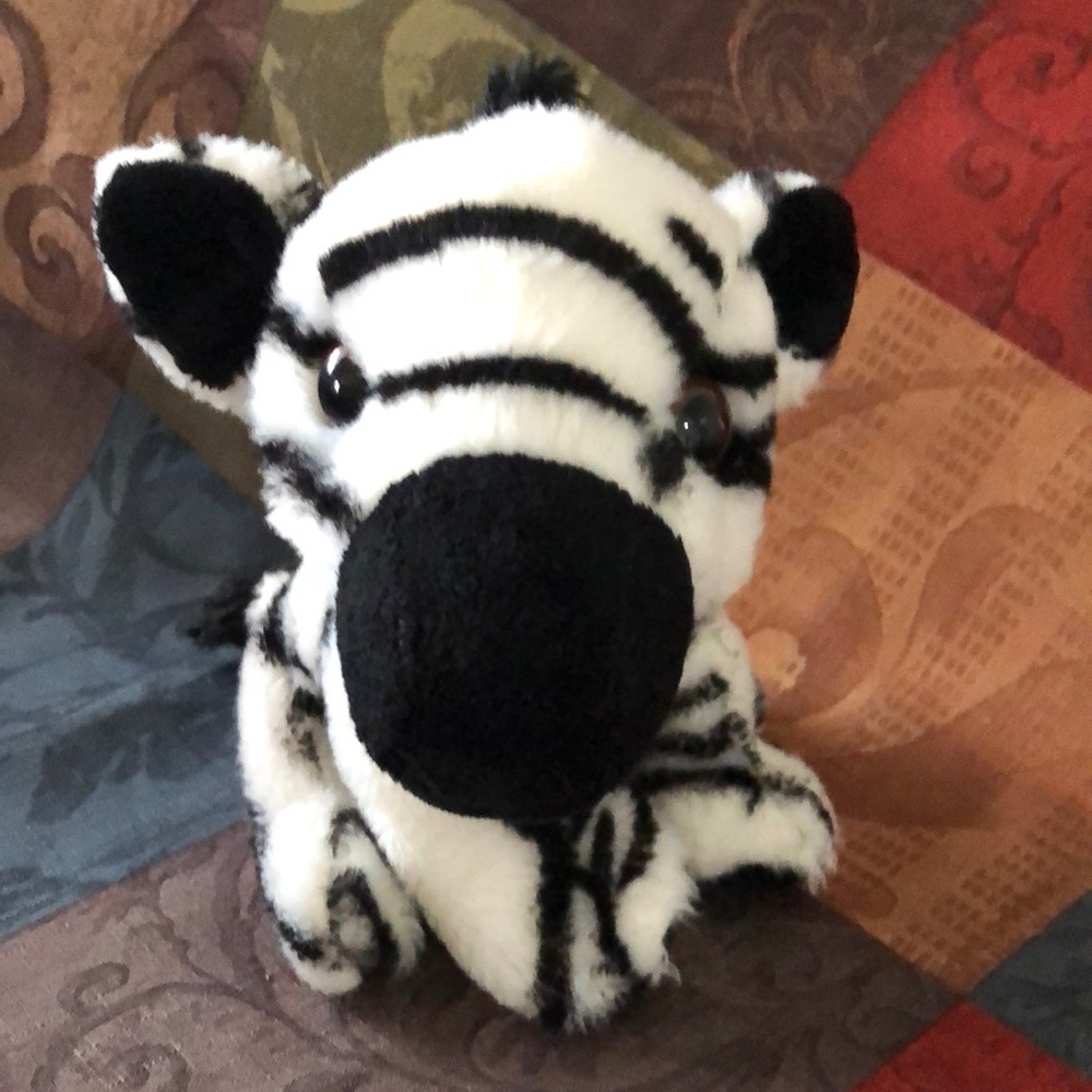 🛍️5/$20🛍️EUC Adorable Zebra from Adventure Planet.